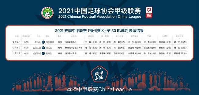 海报上三位主演或沧桑或执着的面部表情，再加以极具故事性的剪影，都为电影《一秒钟》增添了一丝神秘色彩，也暗示了三人之间因;胶片;结缘的故事
